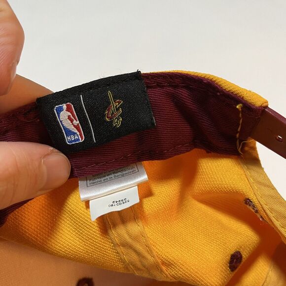 Adidas Cleveland Cavaliers Cavs Gold/Wine 2-Tone Structured Adjustable Youth Hat - Picture 5 of 6